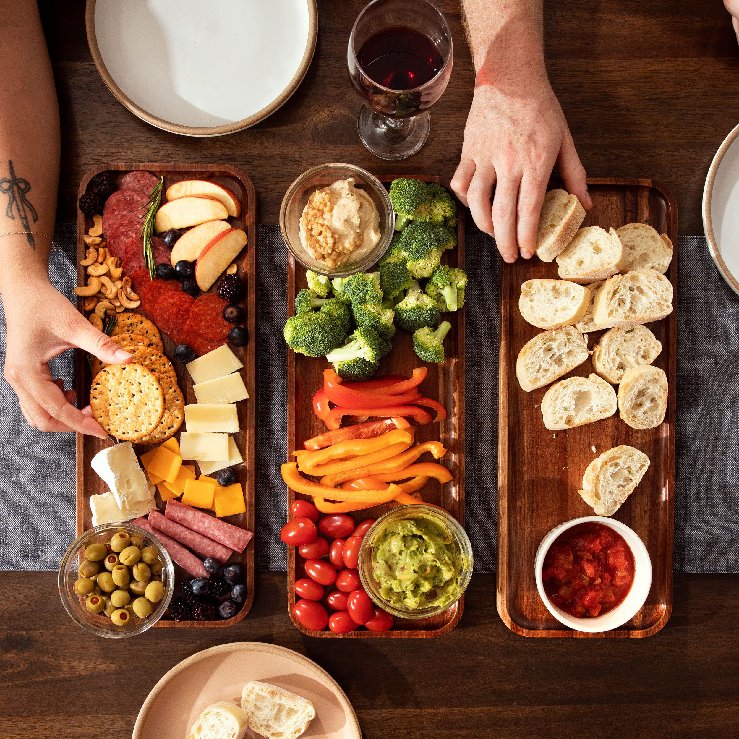 Solid Acacia Wood Serving Trays - Rectangular Wooden Serving Platters for Home Decor, Food, Vegetables, Fruit, Charcuterie, Appetizer Serving Tray, Cheese Board (Set of 3 Plates)